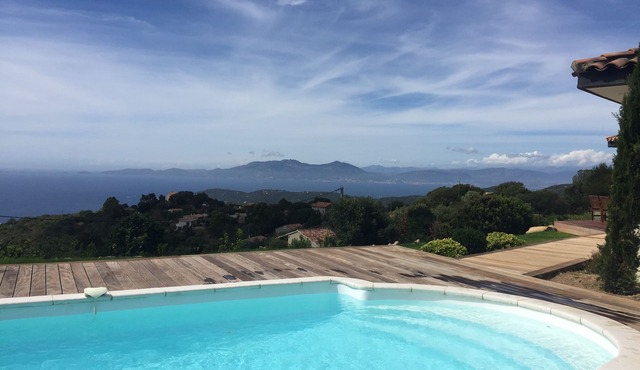 Superb view of the sea and sanguinary islands, very recent villa near beaches