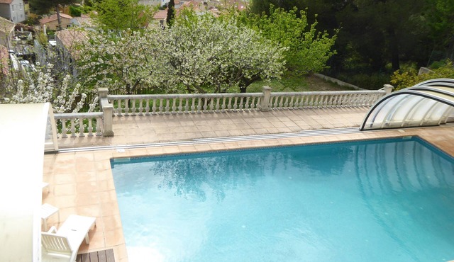 Superb view, swimming pool, close to sea and village, 160 m2 apartment in villa