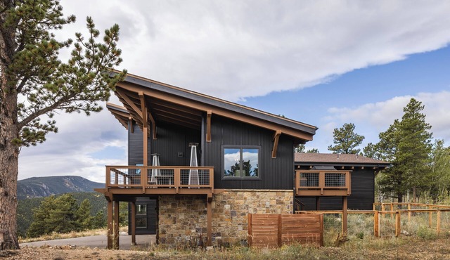 Superb Views 4-bedroom house in Caribou Ridge, Nederland-Close to Eldora Skiing