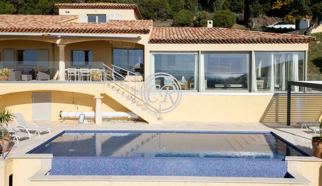 Superb Villa in Valcros for 9 persons with pool and sea view