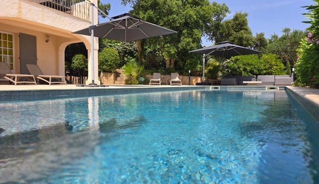 SUPERB VILLA (220m2), SEA AND VIEW BETWEEN ST MAXIME AND ISSAMBRES