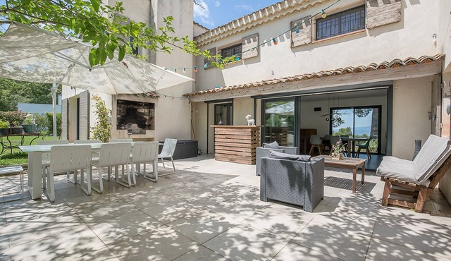SUPERB VILLA-CAMPAIGN OF AIX EN PROVENCE