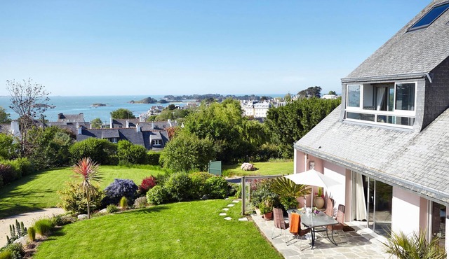 Superb Villa Charming exceptional sea view-3000 M2 Private garden-300 beach