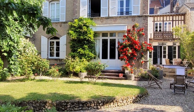 SUPERB VILLA CLOSE TO THE BEACH