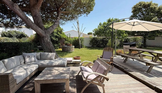 Superb villa with garden - parking near the beach