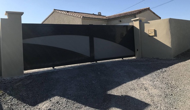 superb villa with swimming pool in a quiet area near the river