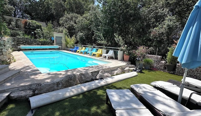 Superb villa in Provence for 8 people in a green setting