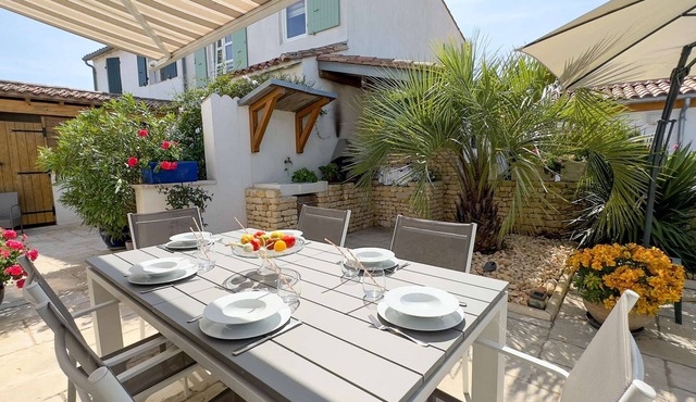 Superb villa in the heart of the village of Loix