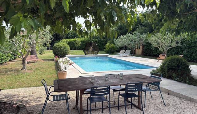 Superb villa near Avignon 4 bedrooms swimming pool large garden parking