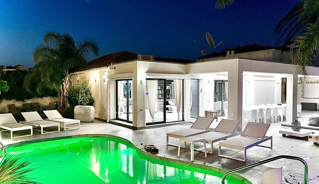 SUPERB VILLA NEAR THE SEA - SWIMMING POOL - INTERIOR JACCUZI - HAMAM -