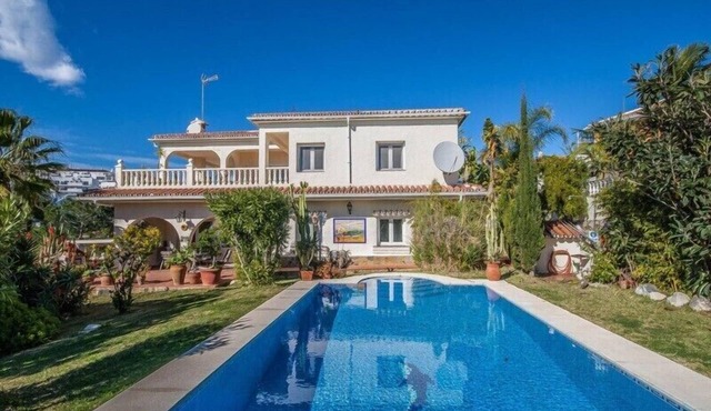 Superb villa Sea views Heatable pool 5 min walk to beach & all amenities