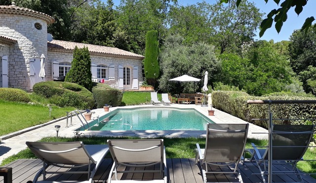 Superb villa sun swimming pool, quiet garden and sea view on the heights of Nice