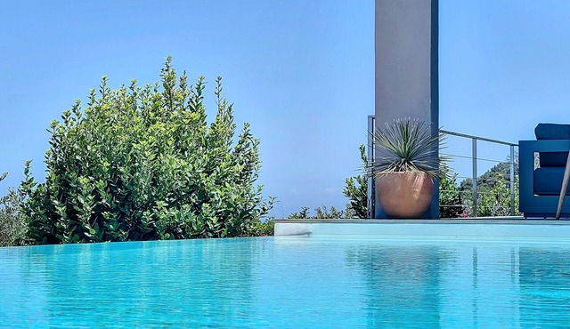 Superb villa, sunset sea view, heated pool, 4 bedrooms