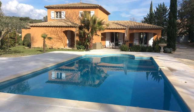 Superb villa very pleasant 2500 m2, magical location near center Lorgues