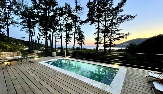 Superb villa waterfront, panoramic view
