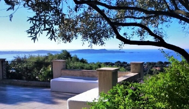 Superb villa with exceptional sea view pool