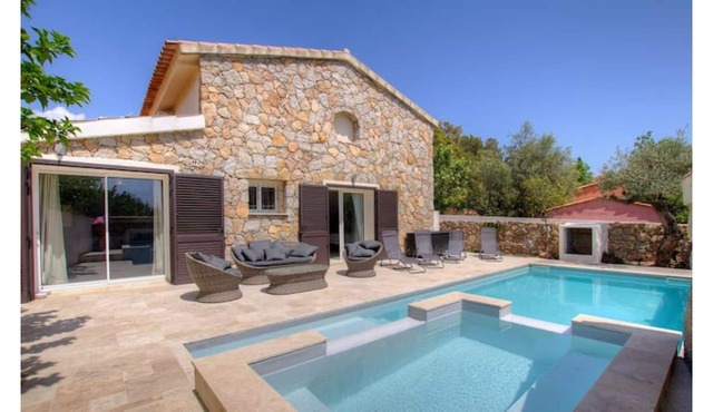 Superb villa with heated pool - jacuzzi, close to the most beautiful beaches