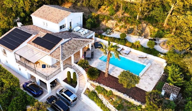 Superb Villa with stunning views of the Sea & Hills at 1.5km from the beach