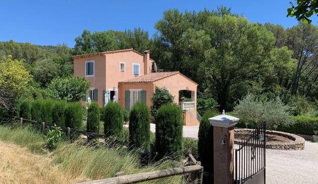Superb villa with heated pool in Villecroze