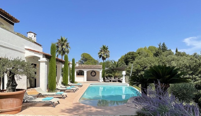 Superb villa with heated pool and magnificent view of the Brague park
