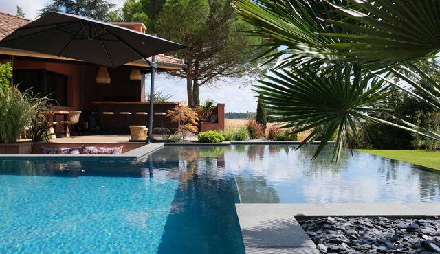 Superb Villa with infinity pool & 40 m2 Ecolodge Spa cabin for 8