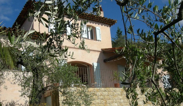 Superb villa with panoramic view of Cannes bay