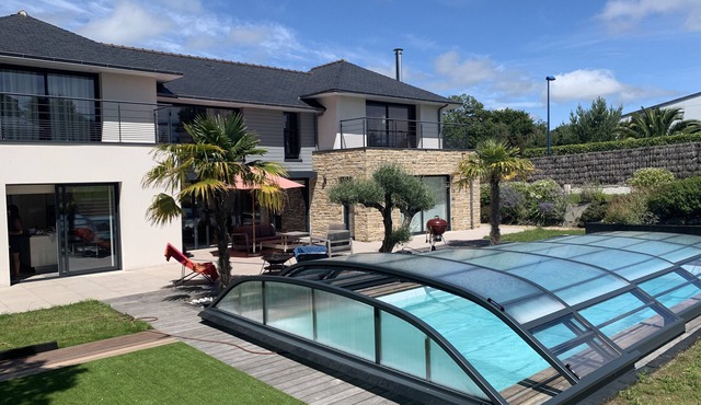 Superb villa with pool ideal for family or friends!