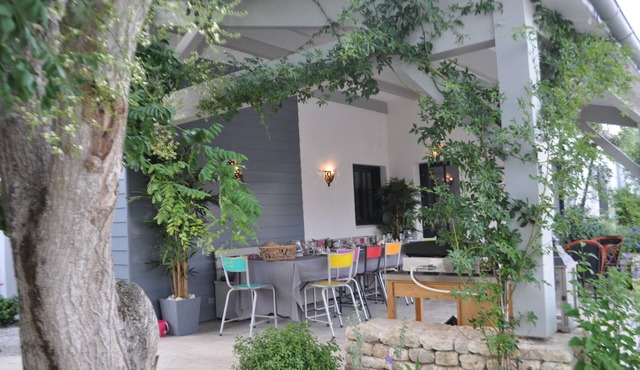 Superb villa with pool in the heart of Loix for 14 people