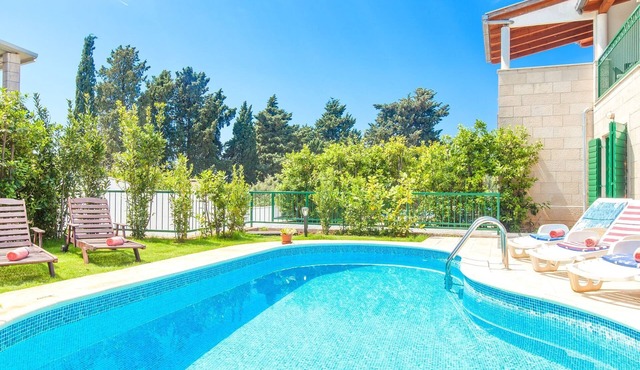 Superb villa with private pool and garden