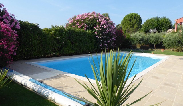 Superb villa with quiet pool while being close to the city center