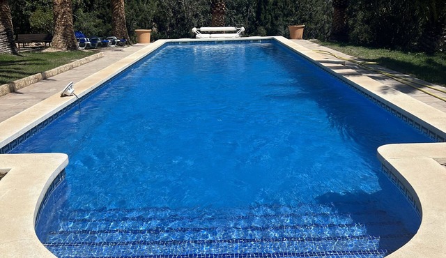Superb villa with swimming pool, tennis court, 3 km from the beach