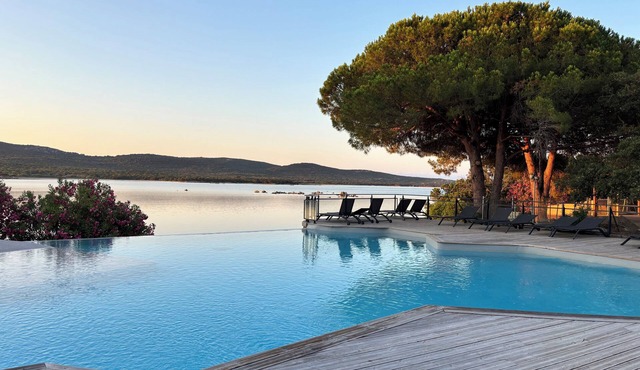 Superb waterfront T2