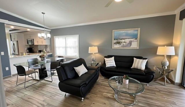 Superb Waterfront Condo: Heated Pools~Lanai~WiFi! By IMG~Beaches~AMI~Restaurants