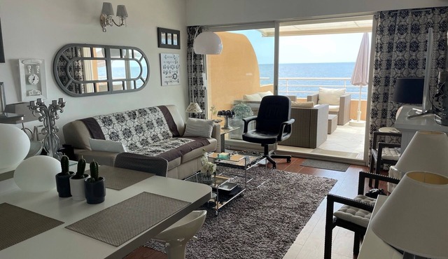 SUPERB WATERFRONT SEA/MOUNTAIN APARTMENT. EXCEPTIONAL SEA VIEW!