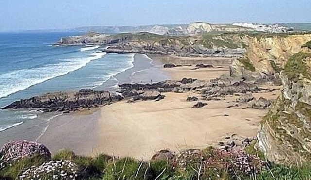 Superb well equipped family house in quiet area with sea views, close to beaches