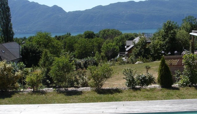 Superbe Appartement Avec Piscine, Entre lac et Montagne