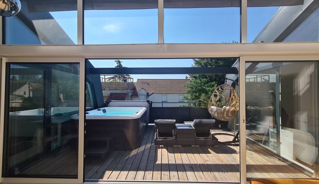 Superbe Appartement Avec Jacuzzi sur Terrasse, Sauna et Hammam Proche de Paris