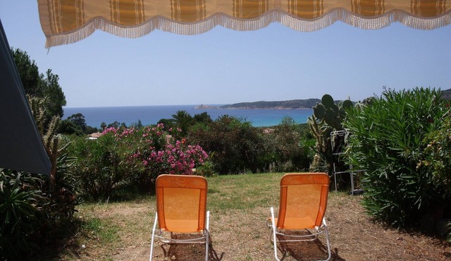 Superbe Appartement Traversant de Type F3 Avec Jardin Fleuri à 5 min de la Plage
