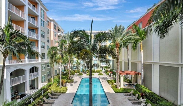 Superbe Condo