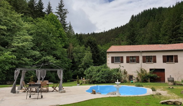 Superbe appartement, cadre unique en bord de rivière/forêt au coeur du Livradois