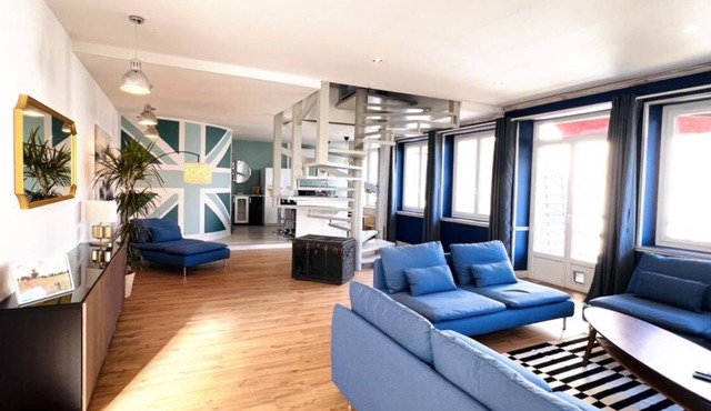 Superbe Loft 160 m2, Pièce de vie 80 m2 Avec 3 Chambres et 2 Salles de Bain