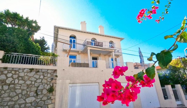 SUPERBE MAISON 6 ch, 4 sdb, terrasses et billard