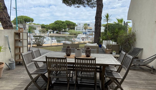 Superbe Marina Port Renovee Port Camargue Avec Place DE Port