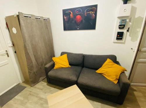 Superbe Studio Paris Centre bord Bassin de la Villette