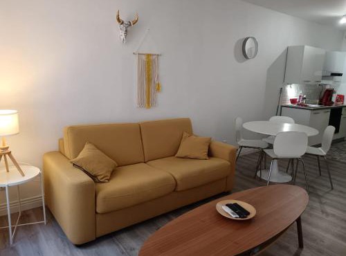 SUPERBE studio rénové au coeur du Panier-calme,lumineux & idéalement situé
