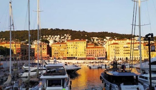 Superbe Studio Rénové Port de Nice Clim Tram Calme