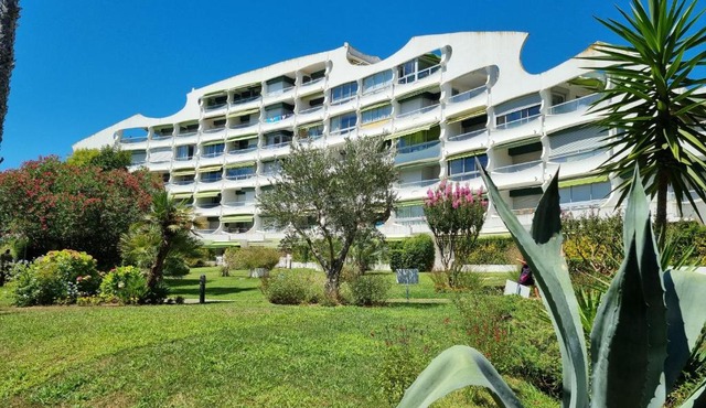 Superbe T2 tout confort 3 étoiles, entièrement renové avec piscine, parking, clim, wifi, Netflix