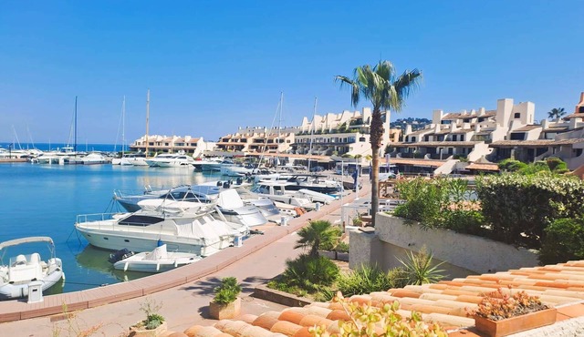 Superbe T4 refait à neuf avec vue port