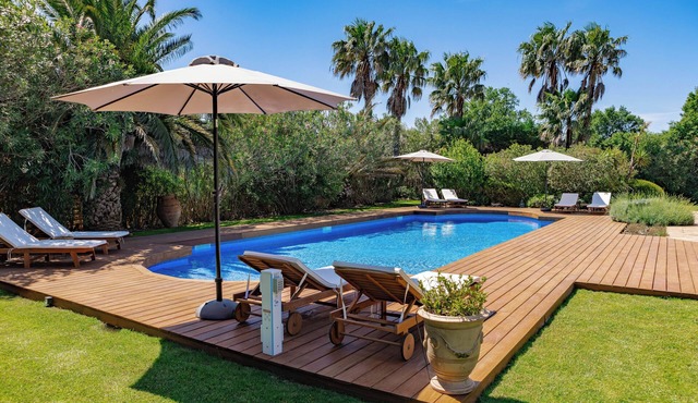 Superbe Villa Climatisée, Piscine Chauffée, Jardin au Calme et Proche du Village