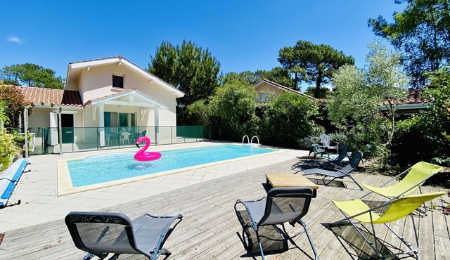 Superbe Villa avec piscine dans secteur calme (058)